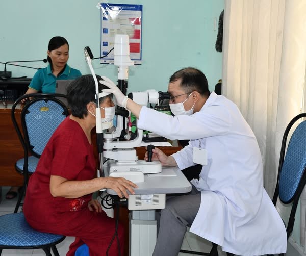 Khám sức khỏe định kỳ cho người dân toàn phường Tam Thắng