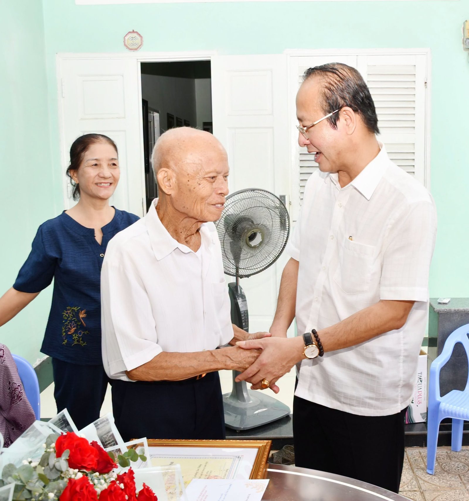 Lãnh đạo Thành phố Hồ Chí Minh thăm, chúc thọ người cao tuổi tiêu biểu của phường Tam Thắng