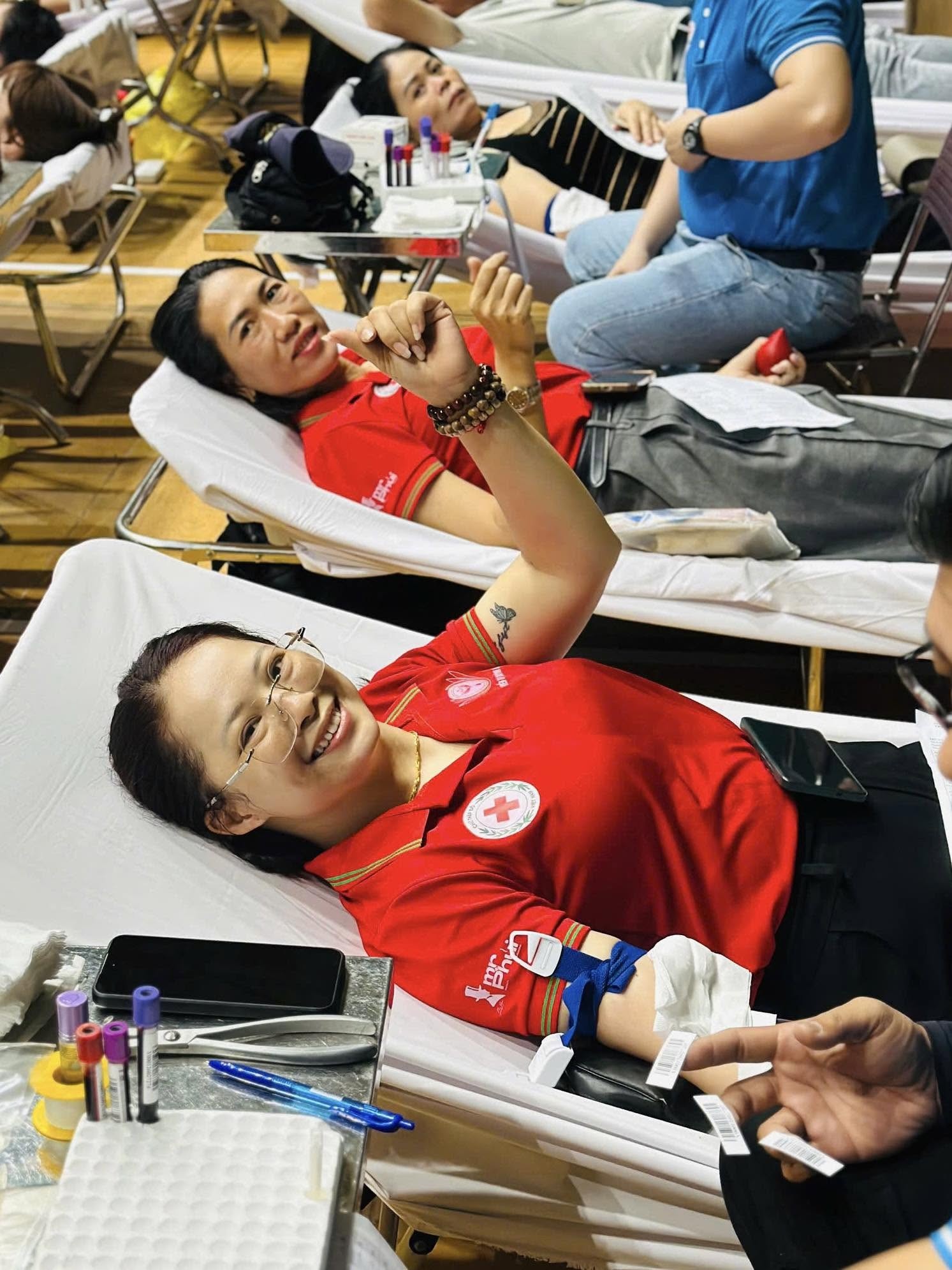 360 người đăng ký hiến máu tình nguyện