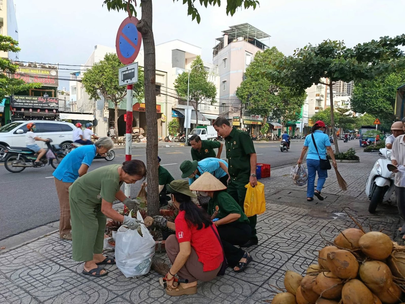 Phụ nữ Tam Thắng chung tay giữ gìn môi trường, đón mừng Quốc khánh 2/9