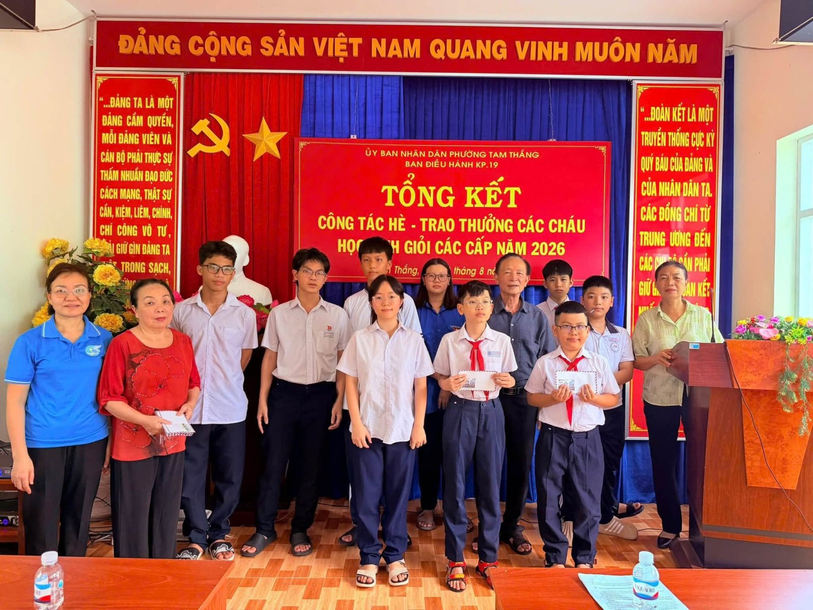 Khu phố 19 khen thưởng hơn 410 học sinh giỏi