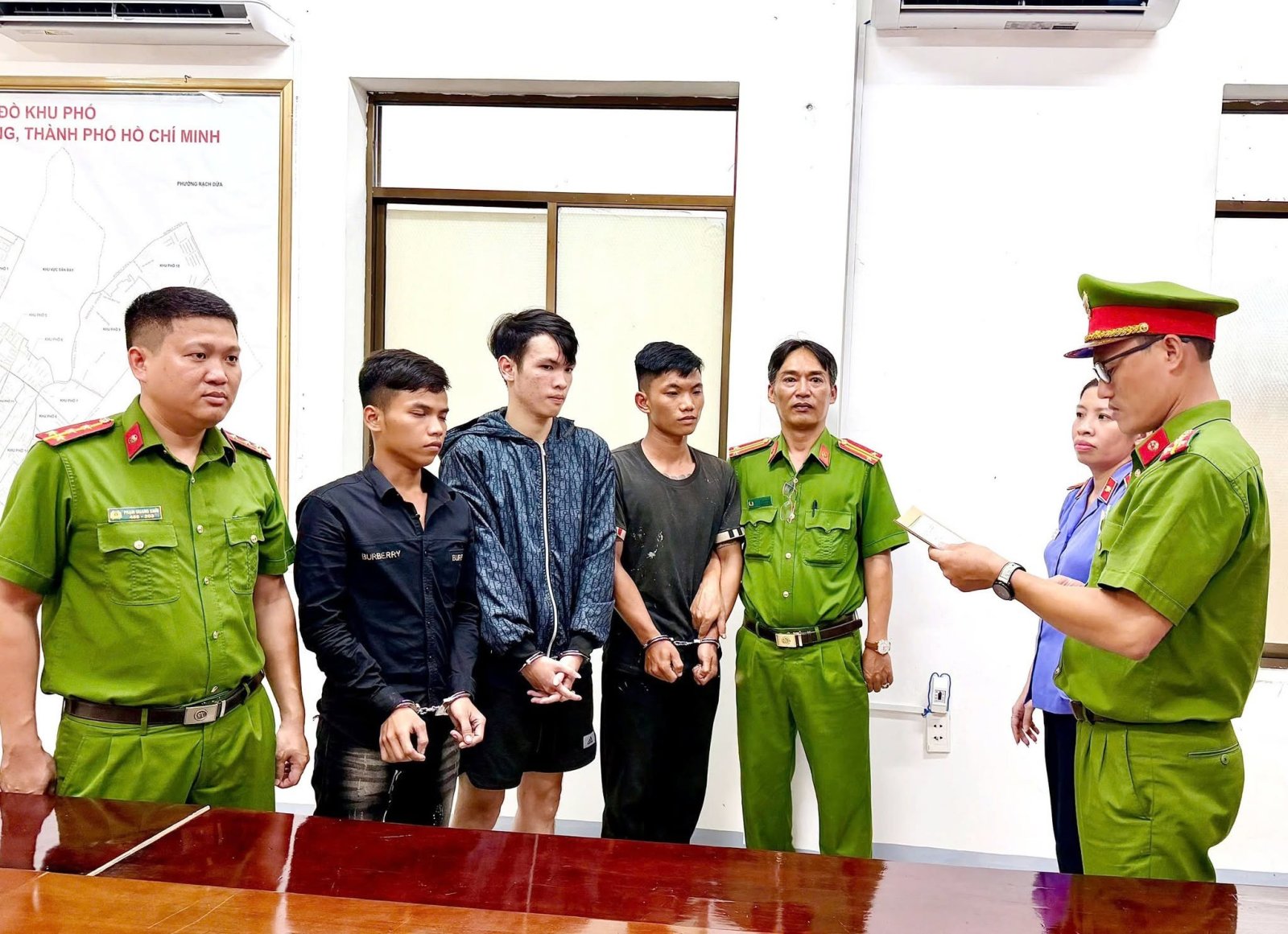 Bắt giữ 3 đối tượng gây rối trật tự công cộng do mâu thuẫn cá nhân
