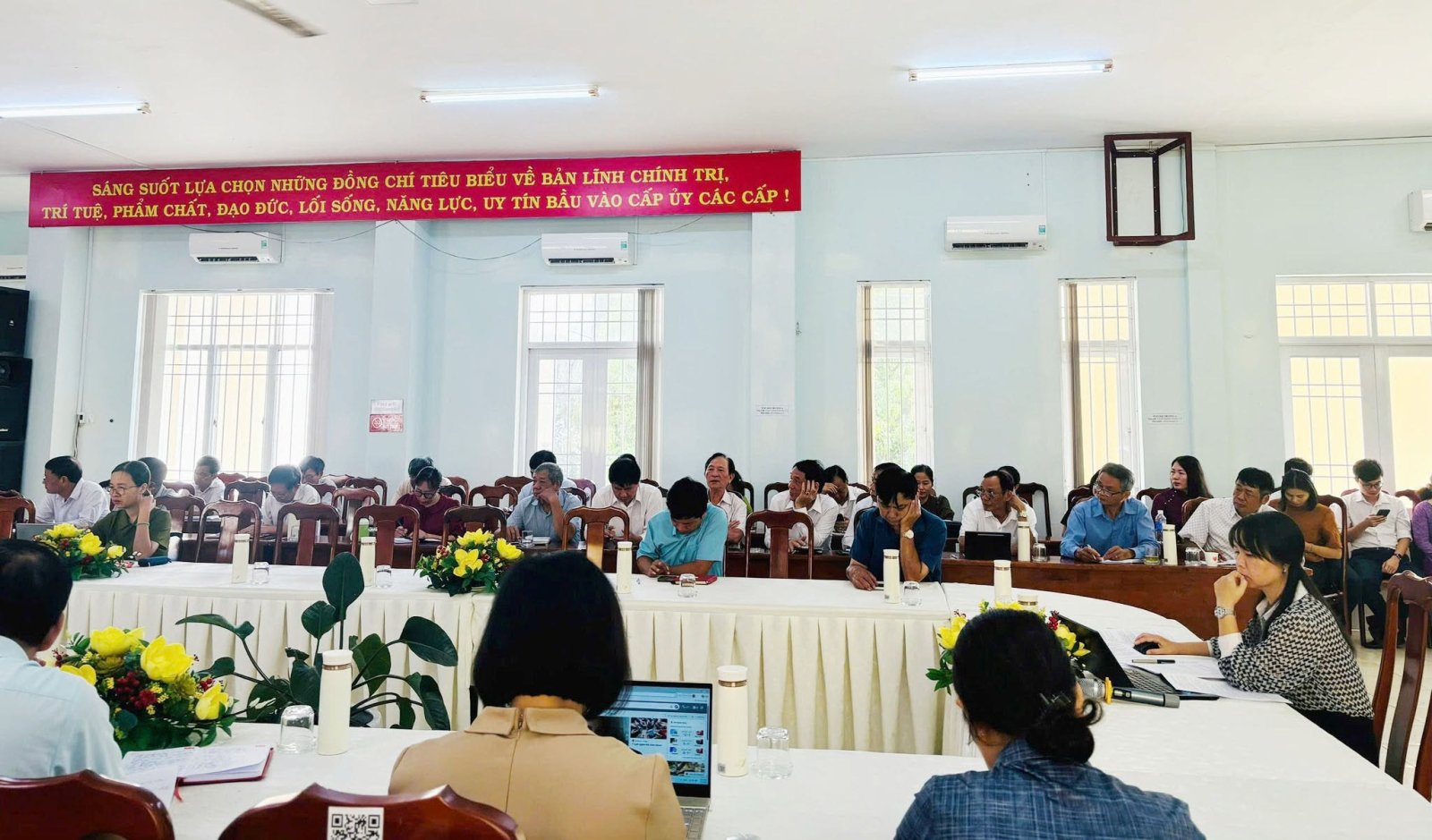 Đảng ủy phường Tam Thắng tổ chức điểm cầu trực tuyến hội nghị báo cáo viên tháng 3 năm 2026