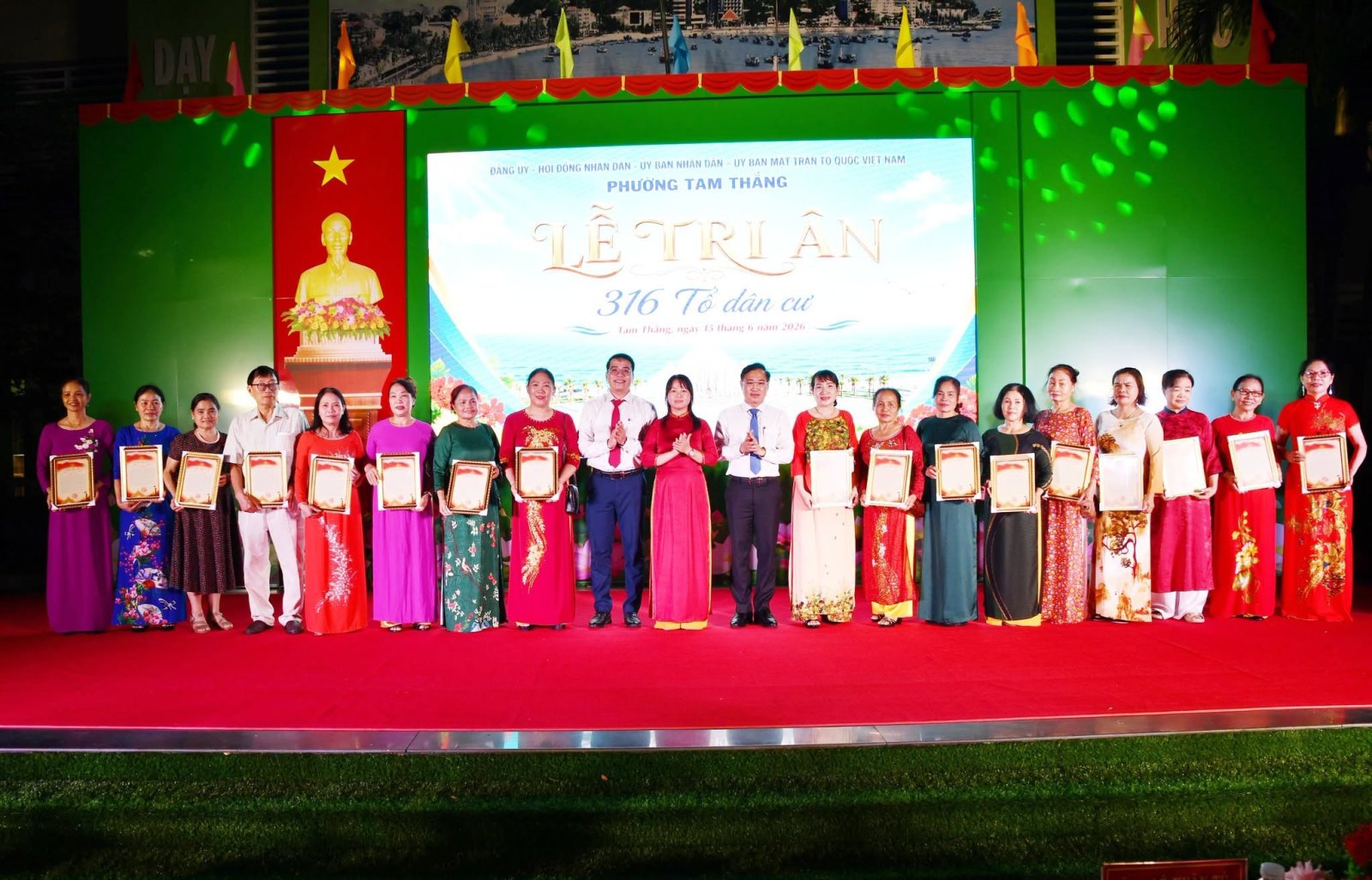 Tri ân 541 người làm công tác ở tổ dân cư