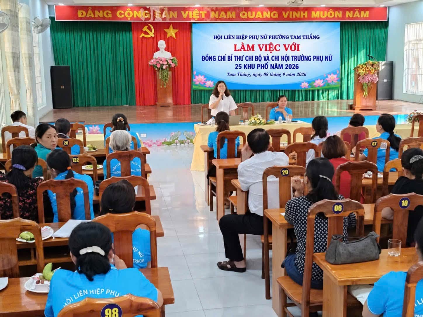 Hội LHPN phường Tam Thắng làm việc với bí thư, phó bí thư chi bộ và chi hội trưởng phụ nữ 25 khu phố