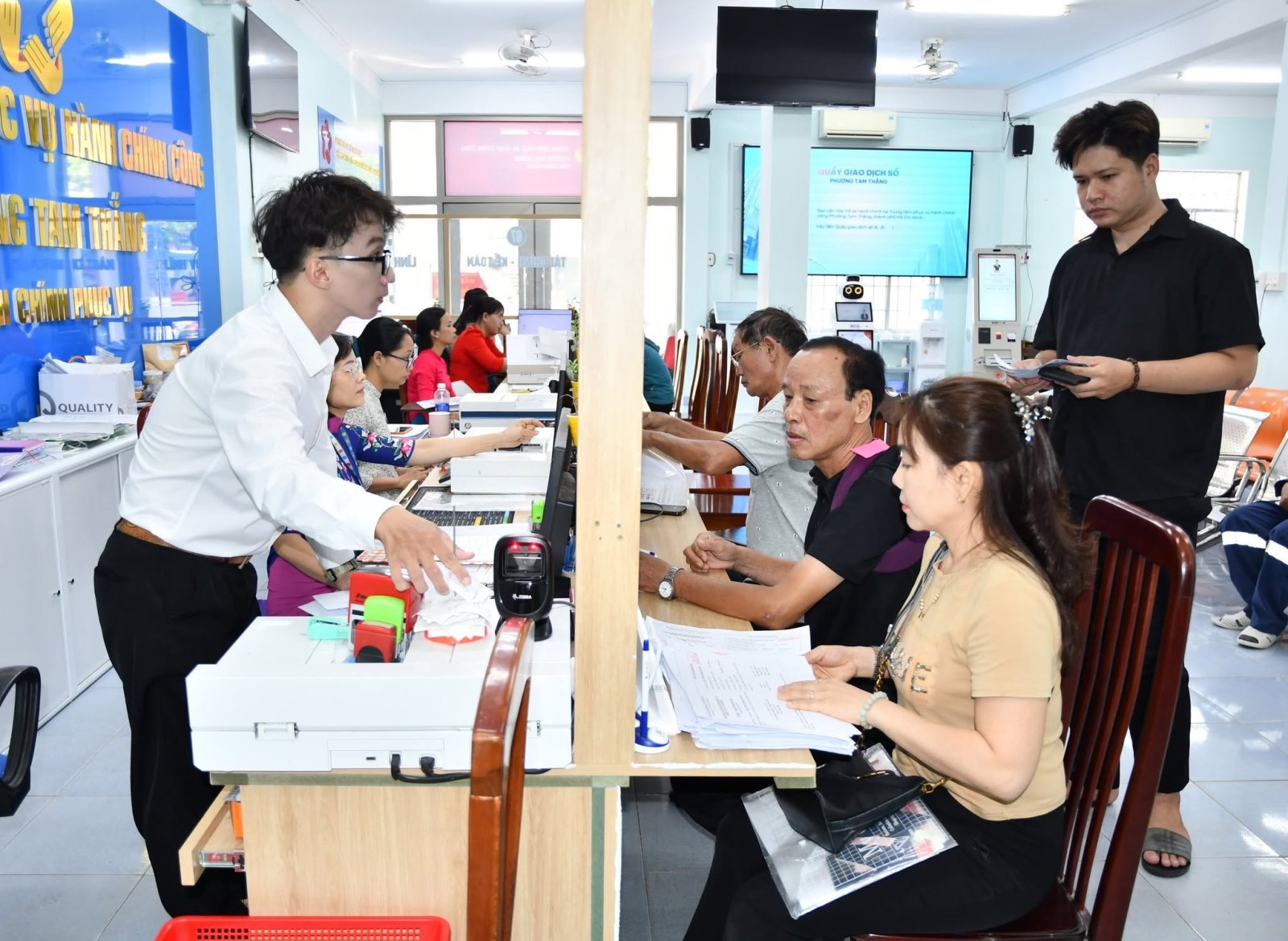 Thực hiện thi đua “thúc đẩy tăng trưởng hai con số trên 10%”