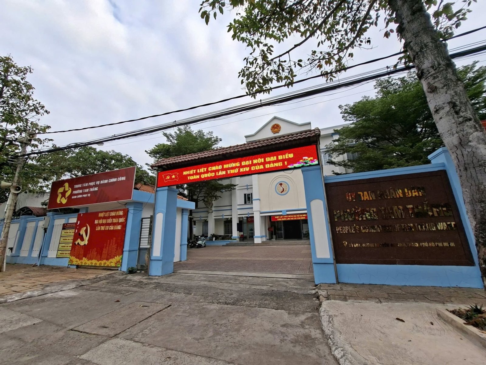 Đường phố rực rỡ cờ hoa mừng Đại Hội Đại Biểu Toàn Quốc lần thứ XIV của Đảng