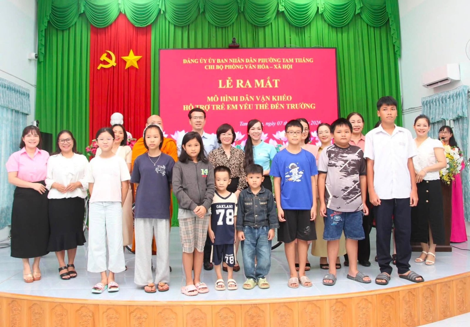 Hỗ trợ trẻ em yếu thế đến trường
