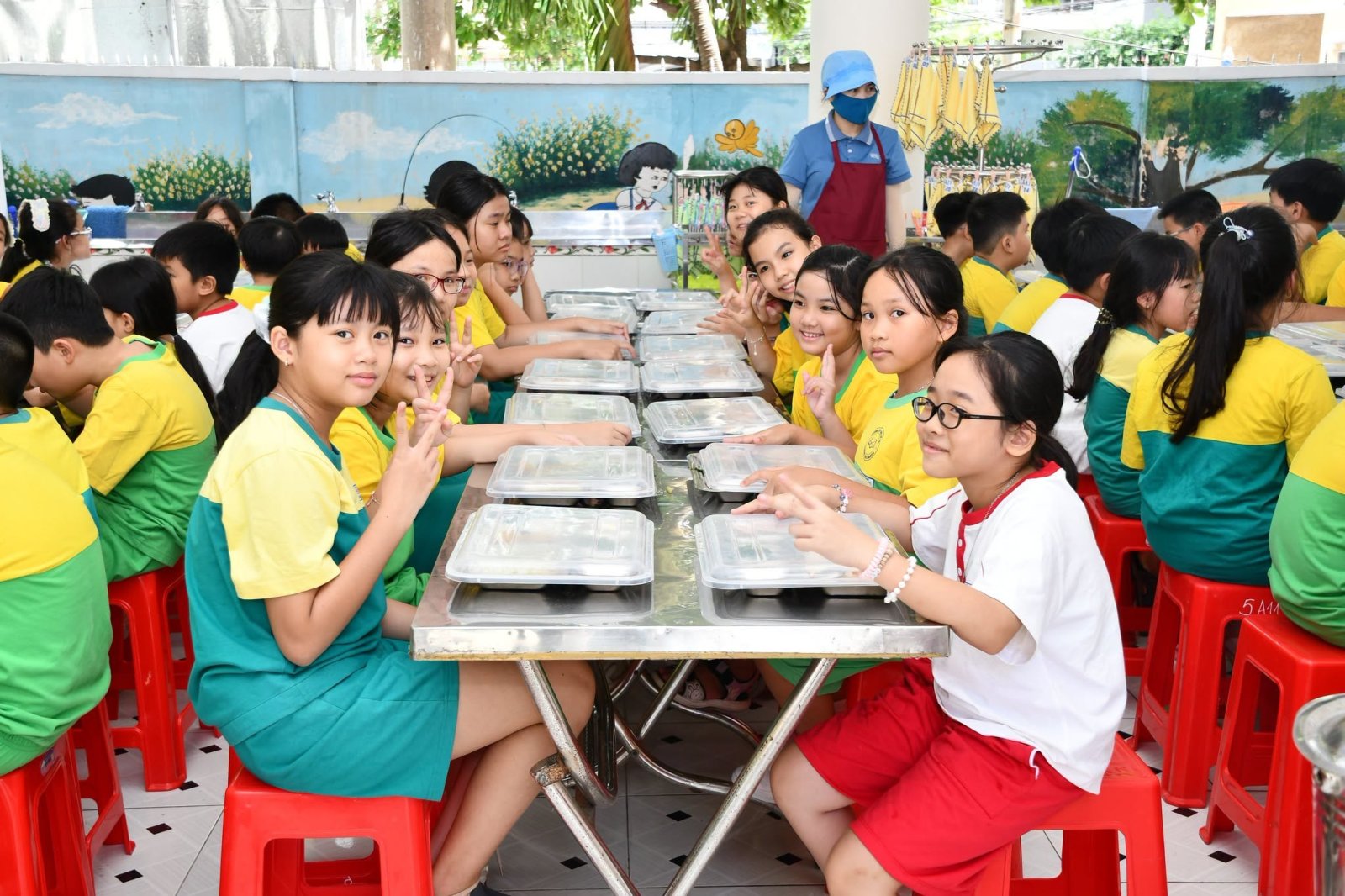 Kiểm tra việc chấp hành các quy định của pháp luật trong lĩnh vực an toàn thực phẩm dịp Tết Trung thu và năm học mới
