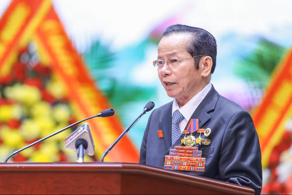 Anh hùng Lao động Lê Văn Kiểm phát biểu tham luận tại Đại hội.
