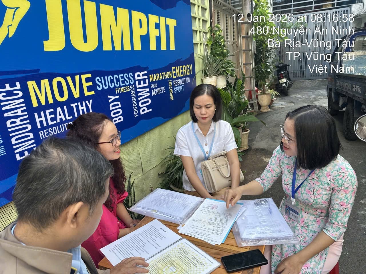 Kiểm tra việc chấp hành các quy định của pháp luật trong lĩnh vực công thương, nông lâm ngư nghiệp, vệ sinh an toàn thực phẩm và môi trường