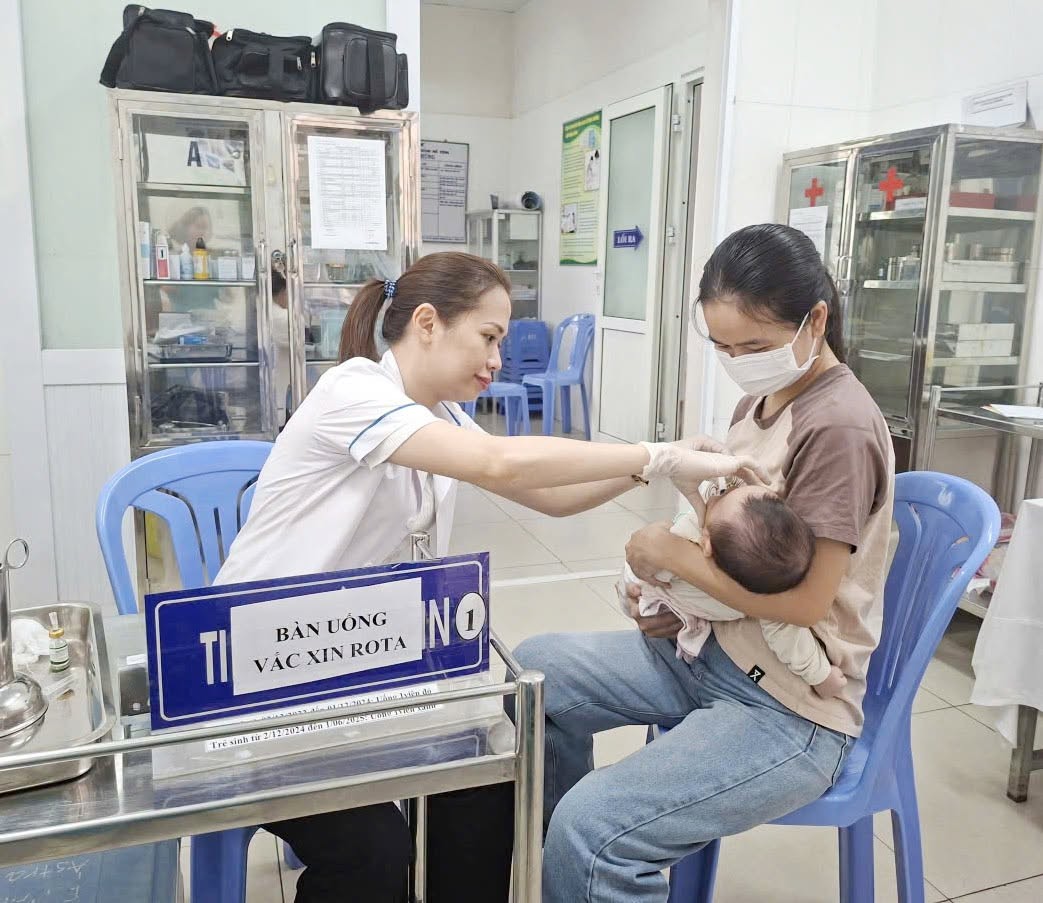 Duy trì tỷ lệ tiêm vắc xin bại liệt đạt từ 95% trở lên