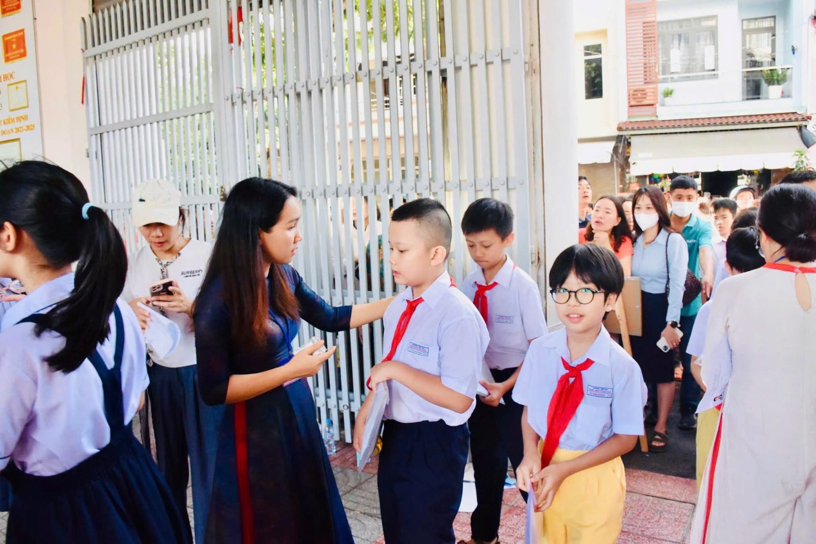 Hơn 800 học sinh tham gia kỳ khảo sát vào lớp 6 Trường THCS Nguyễn An Ninh