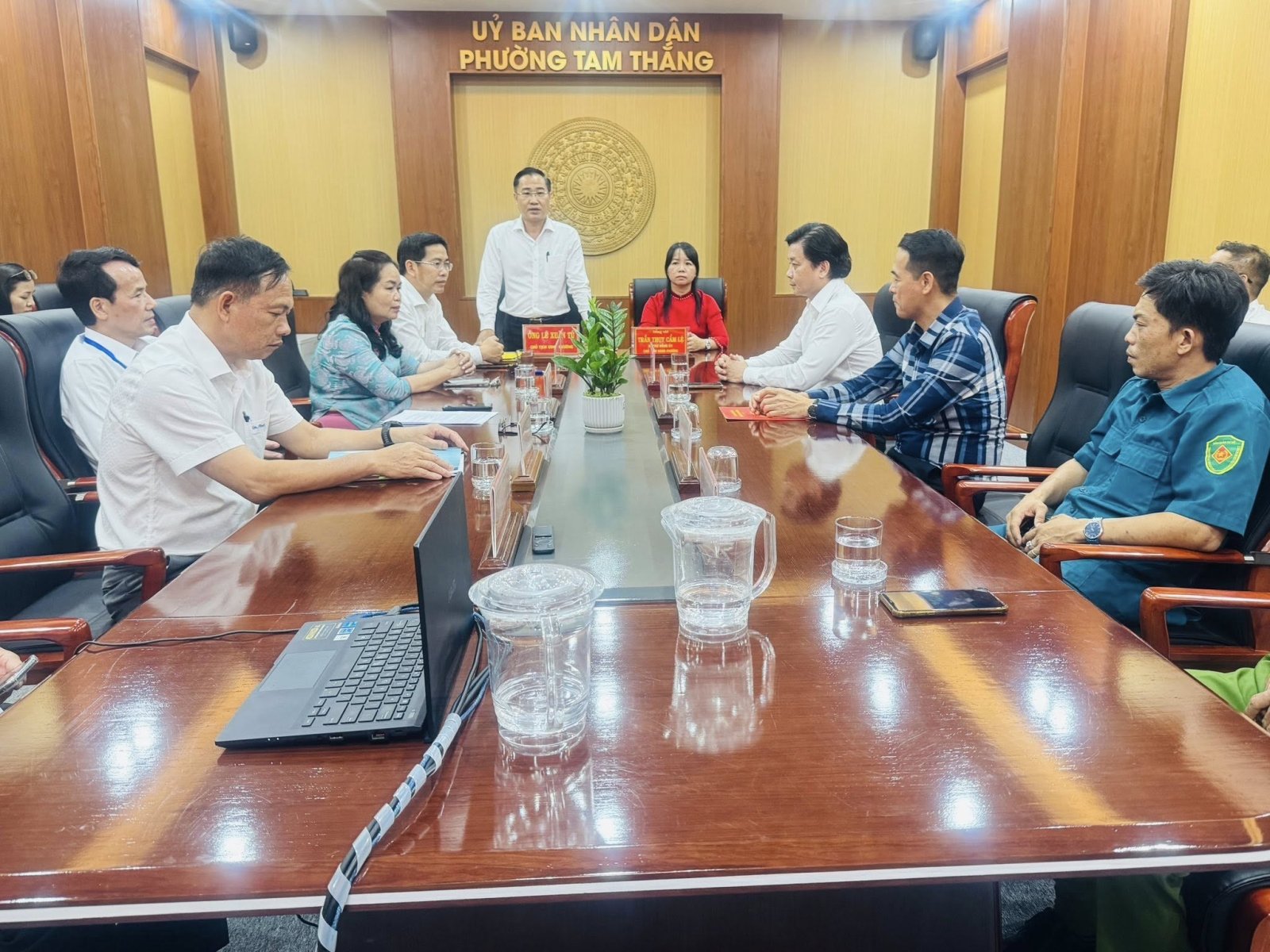 UBND phường Tam Thắng công bố 2 quyết định về công tác cán bộ