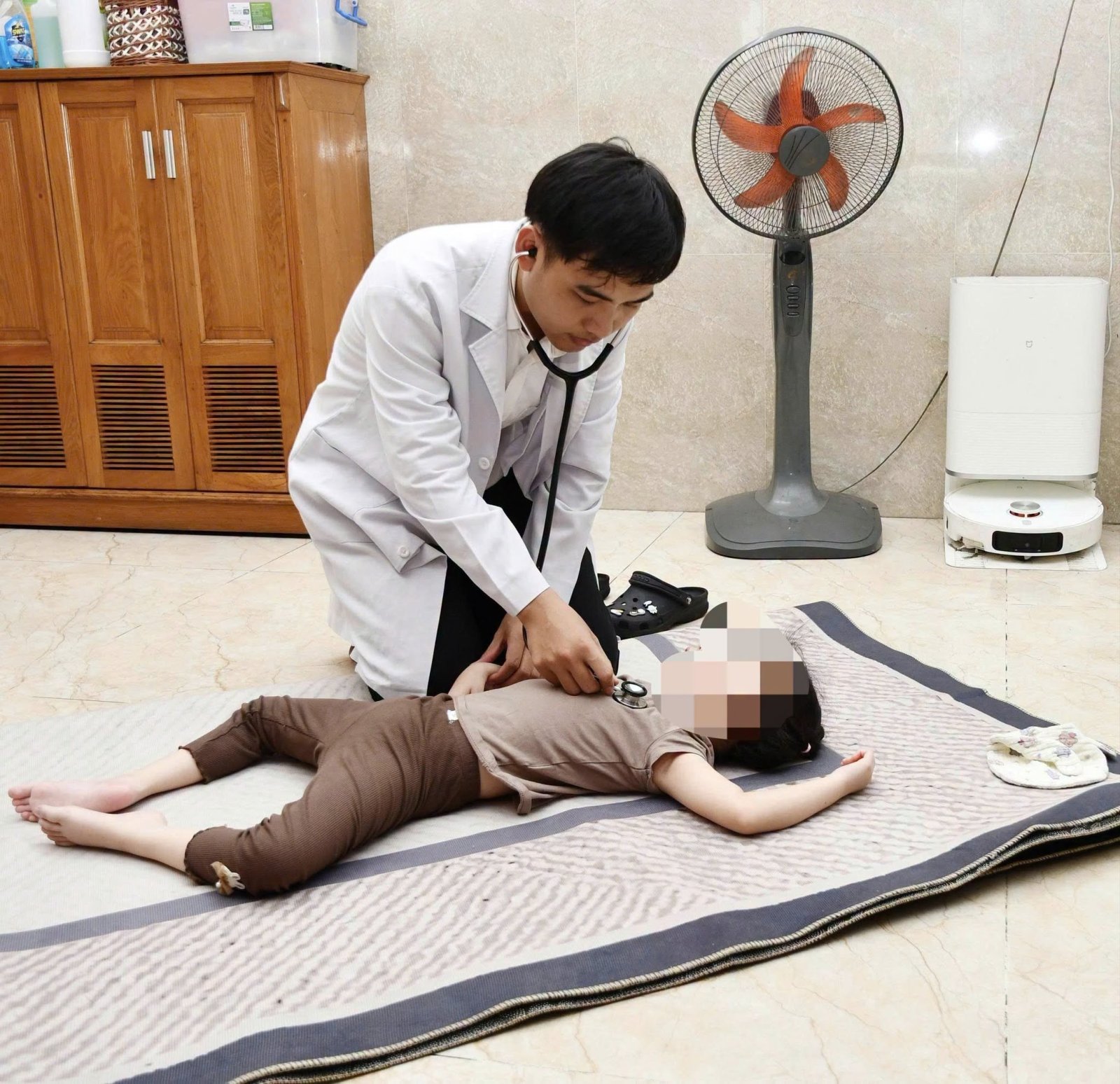 Khám sức khỏe tại nhà cho gần 70 trẻ em khuyết tật