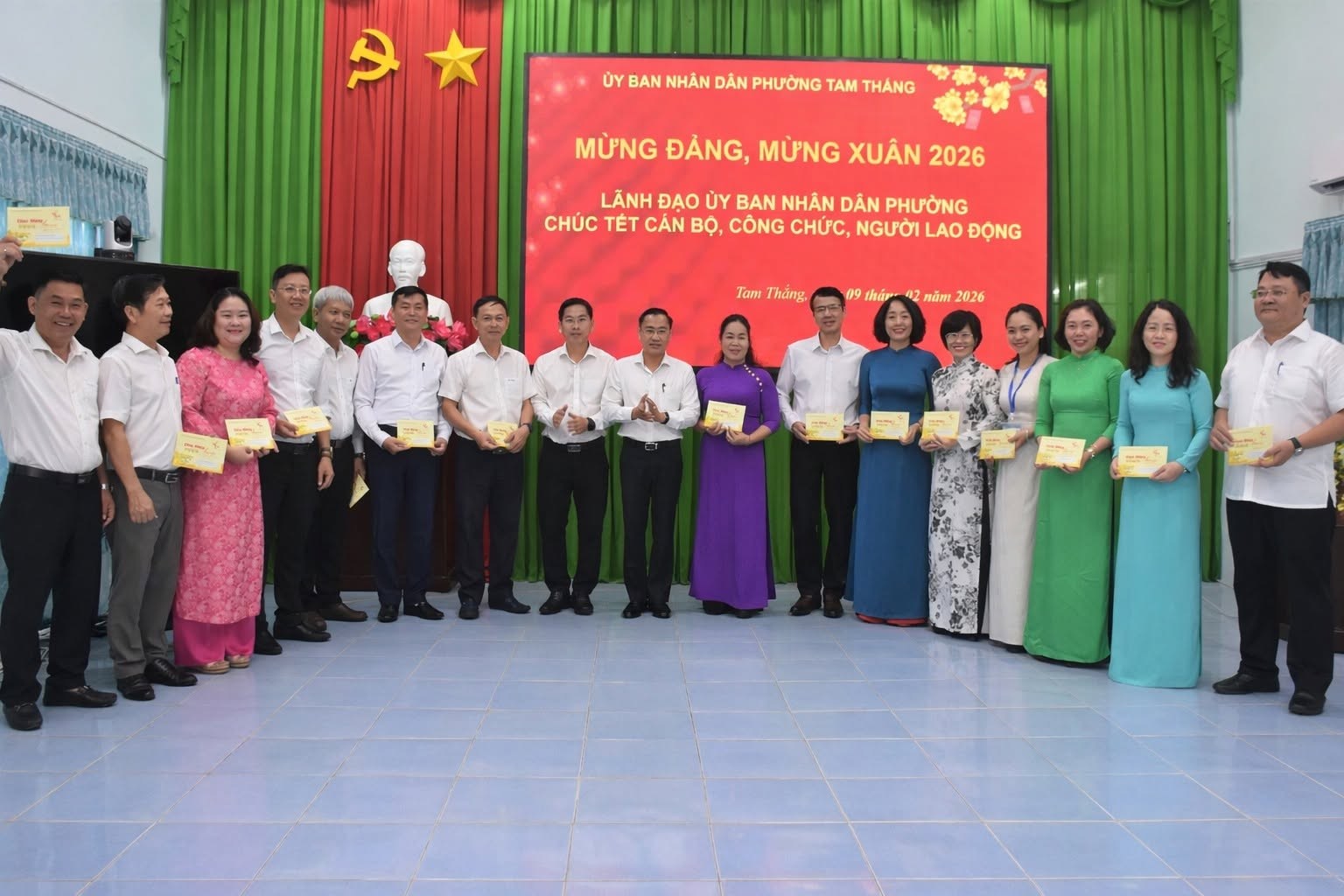 Lãnh đạo UBND Phường chúc Tết, động viên Cán Bộ, Công Chức, Người Lao Động