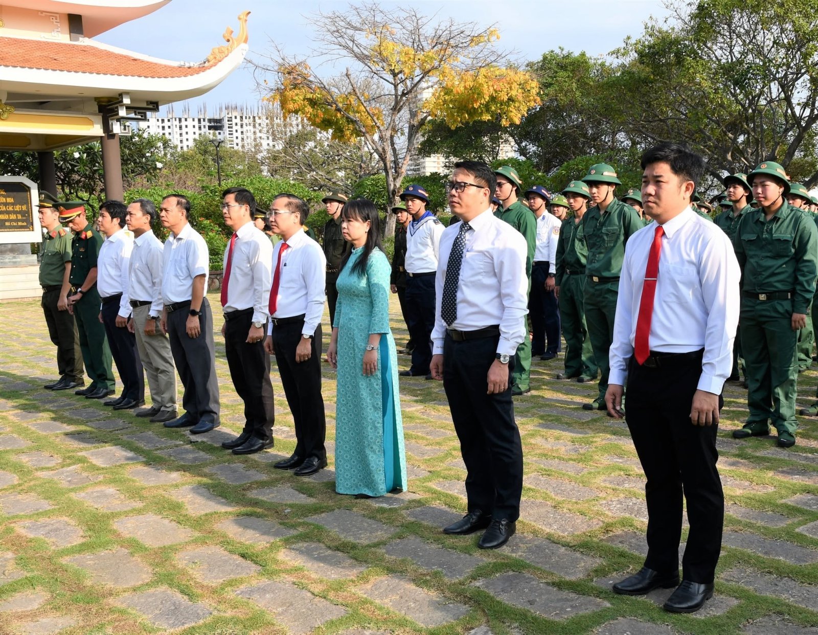 Thành kính dâng hương, dâng hoa tưởng nhớ các Anh Hùng Liệt Sĩ
