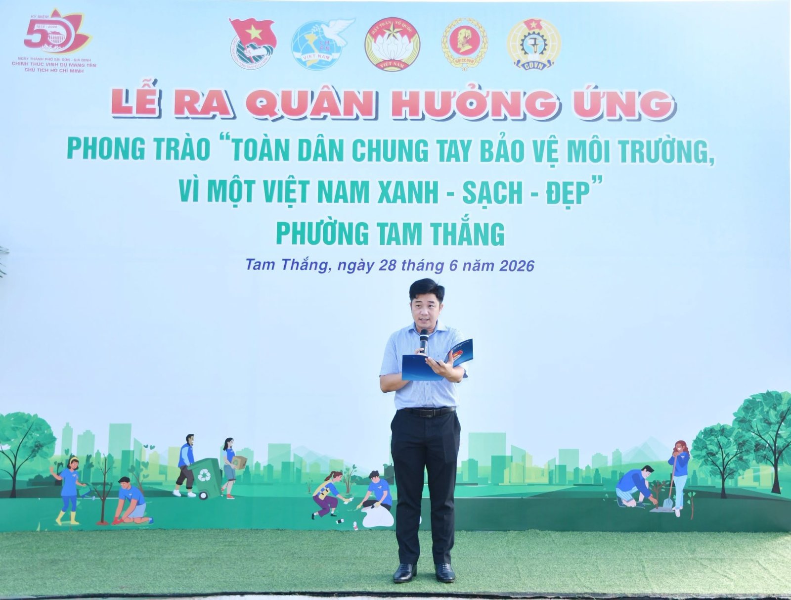 300 cán bộ, hội viên, đoàn viên và người dân tham gia chỉnh trang đô thị, vệ sinh môi trường