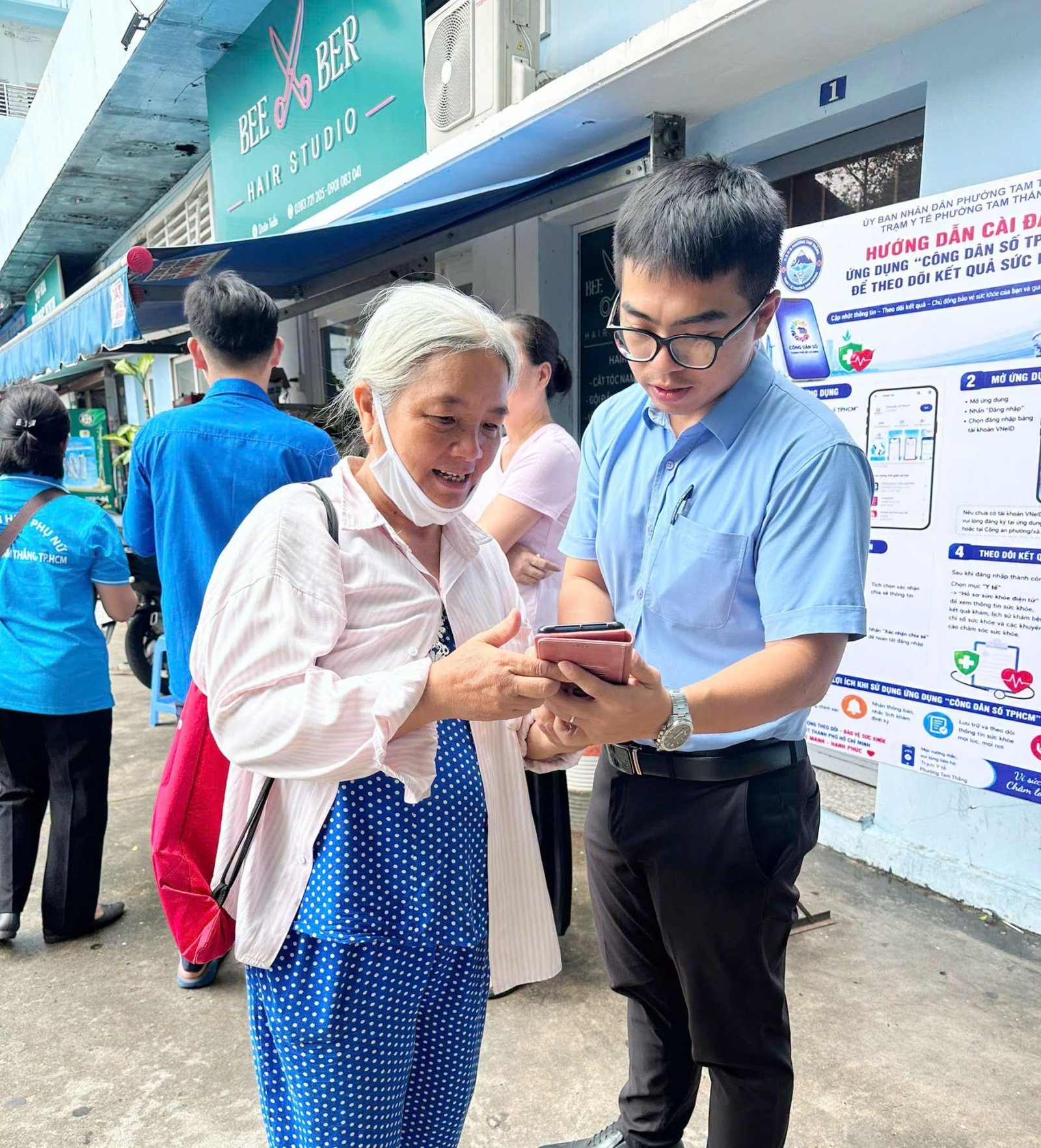 Khu phố 19 - Đông đảo người dân tham gia khám sức khỏe