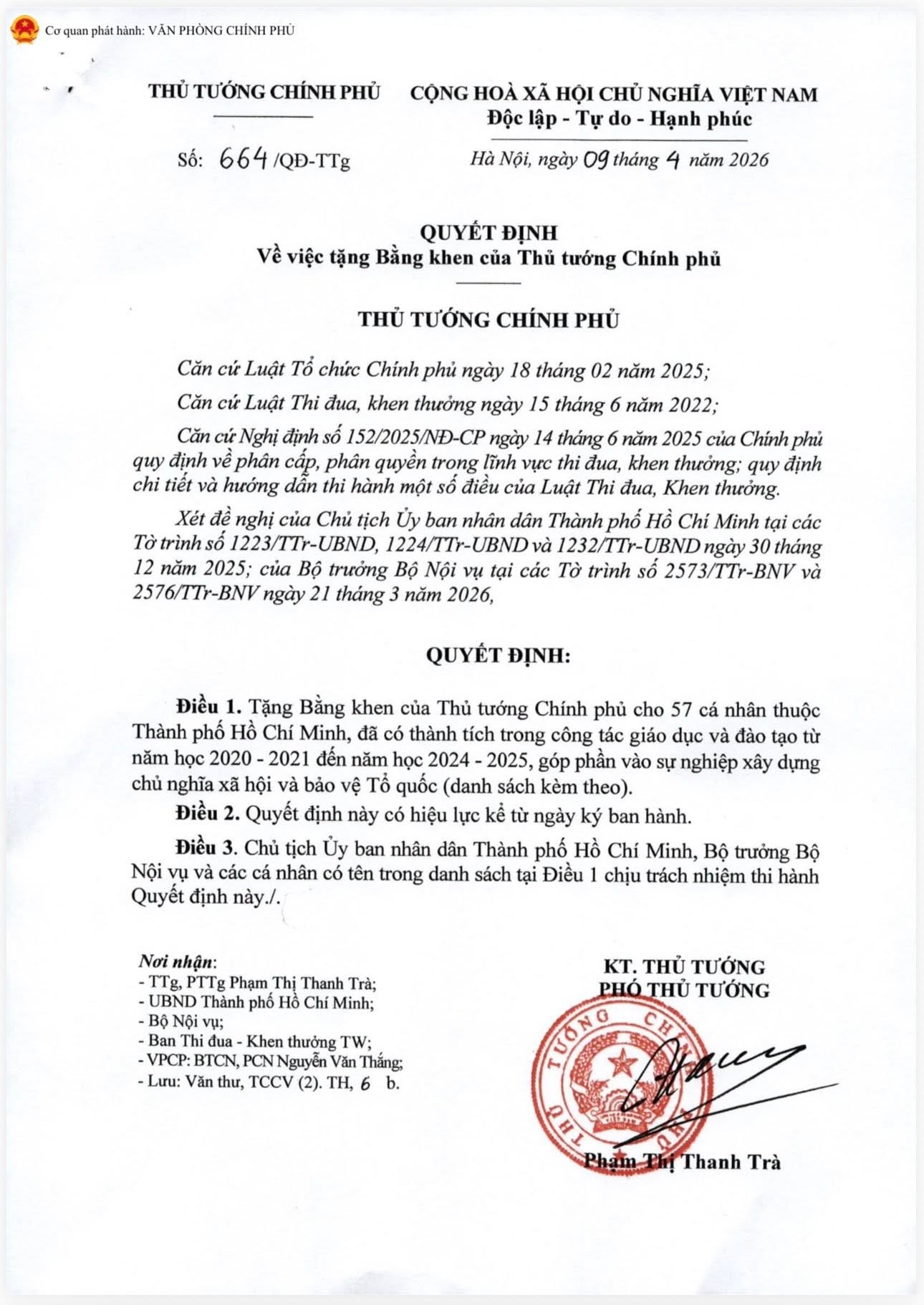 13 nhà giáo đang công tác tại các trường học ở phường Tam Thắng được nhận bằng khen của Thủ tướng Chính phủ