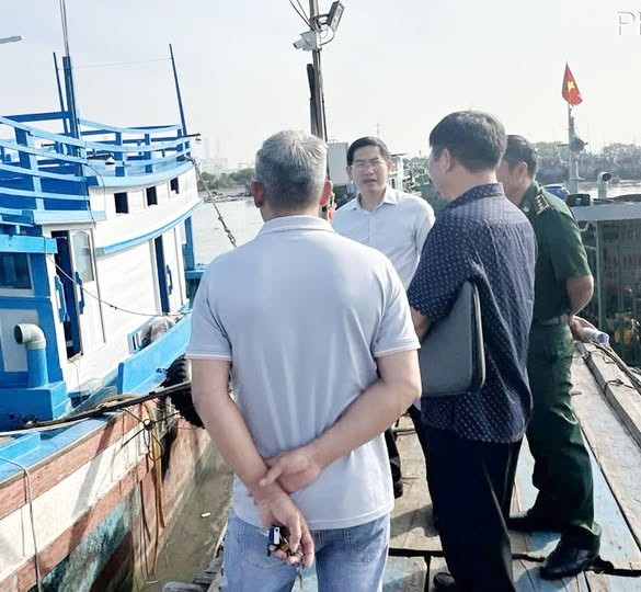 Chủ tàu cá và ngư dân cần tuân thủ các quy định khi vươn khơi