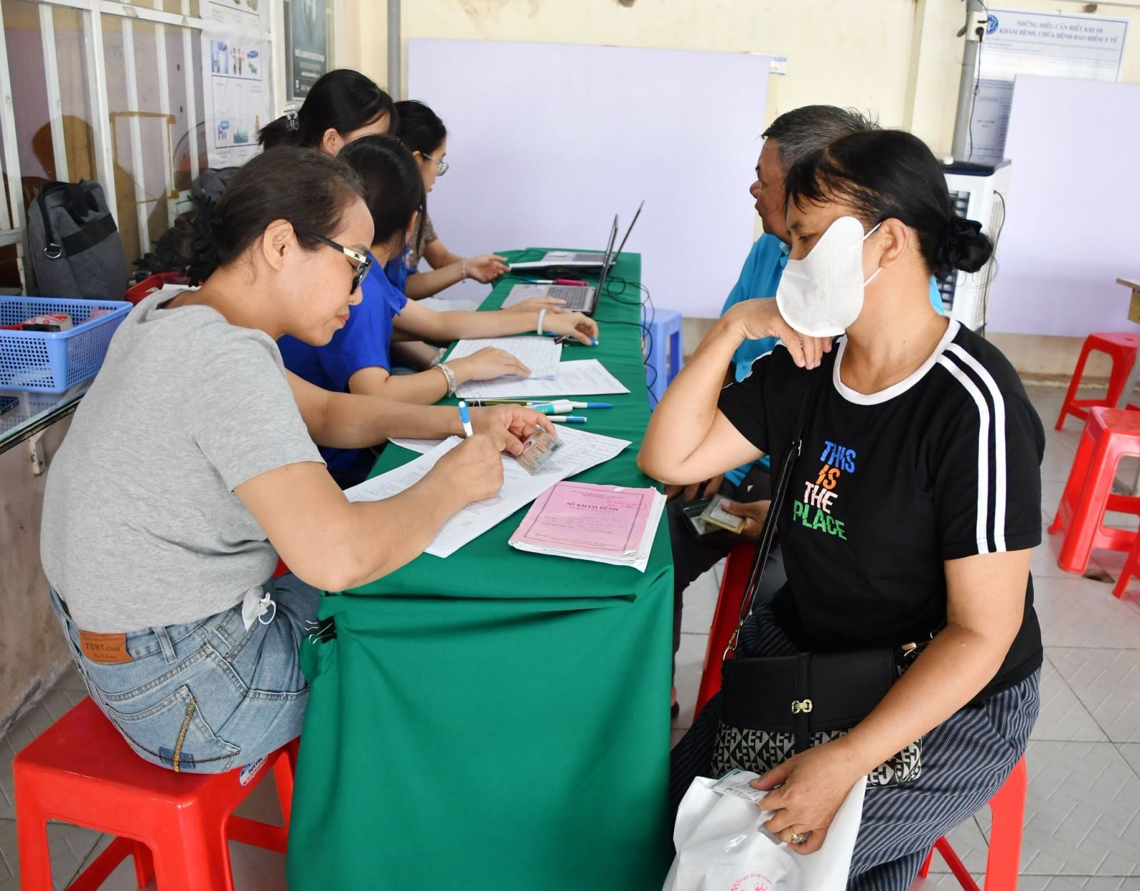 Chăm lo sức khỏe cho Nhân dân