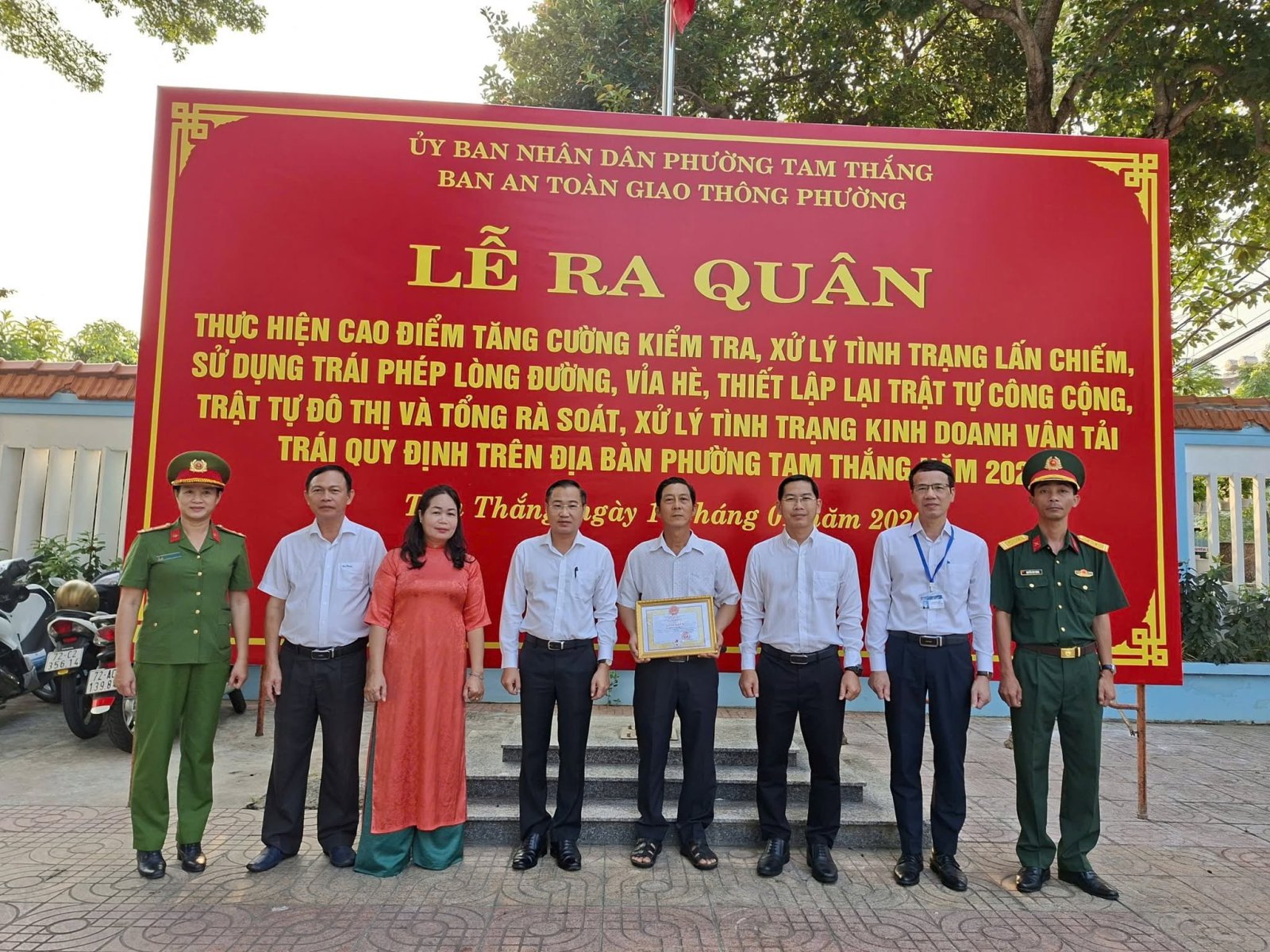 Phường Tam Thắng tặng giấy khen cho cá nhân dũng cảm cứu người